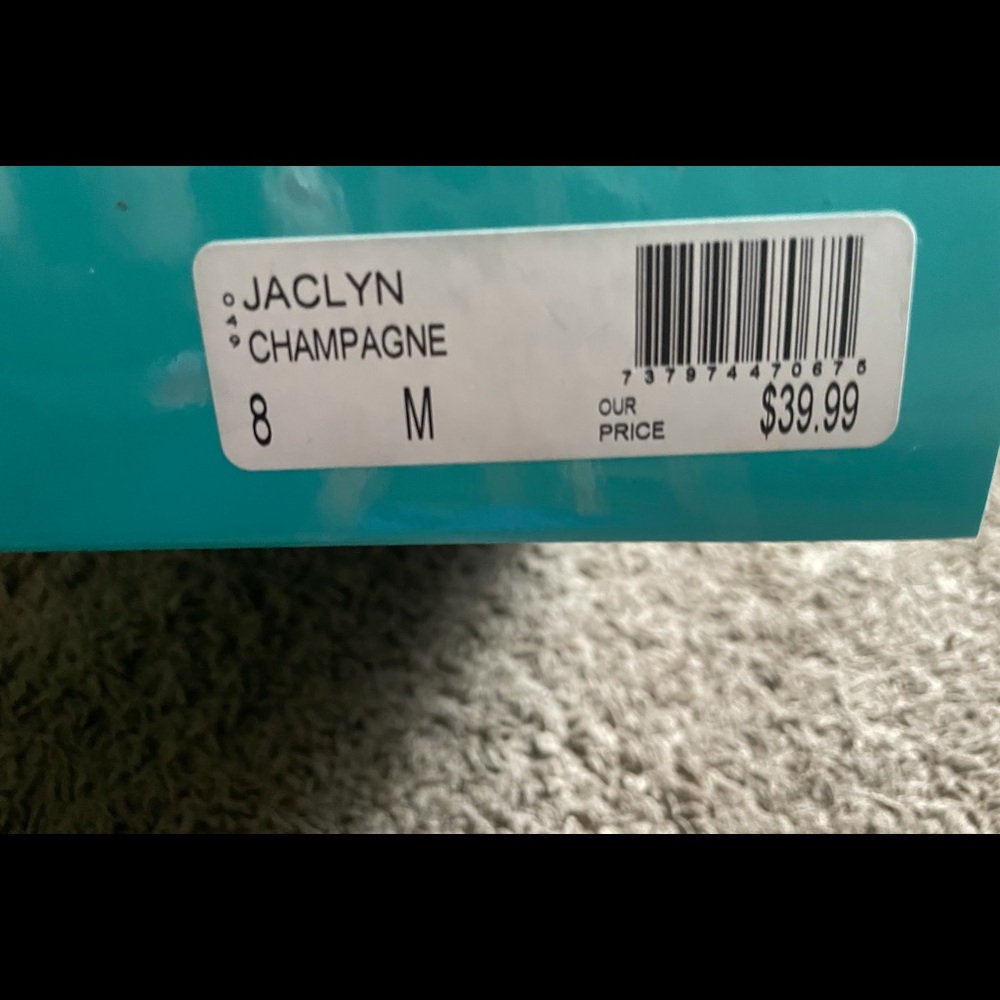 Y.not? Sandals size 8 - Picture 4 of 6